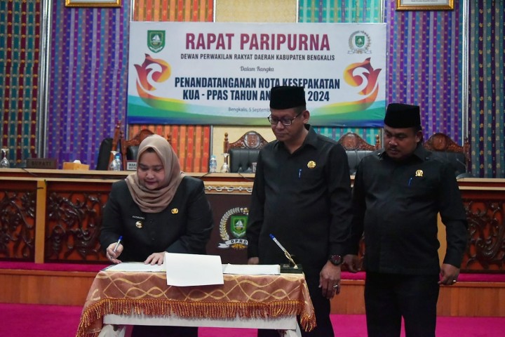 Bupati Kasmarni dan Wakil Ketua DPRD Sofyan dan Syaiful Ardi