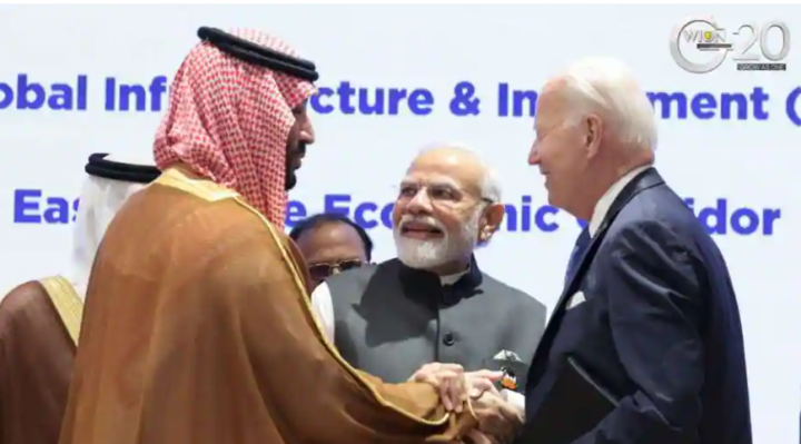 Joe Biden salam hangat tangan putra Mahkota Arab Saudi, Mohammed bin Salman di KTT G20 New Delhi /Twitter