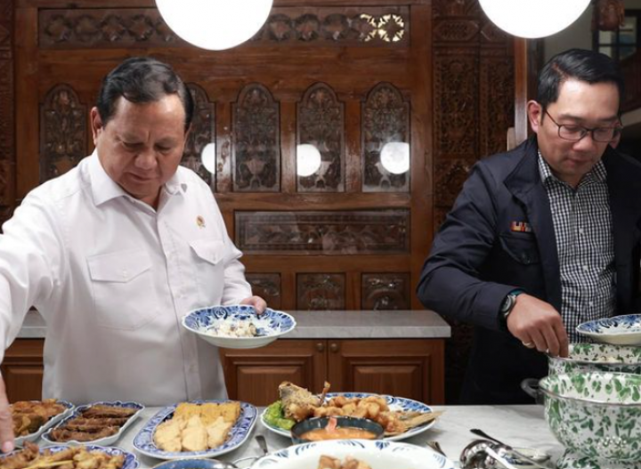 Prabowo Unggah Foto Bareng Ridwan Kamil sambil Makan Malam Bareng, Bahas Apa?. (Tangkapan Layar Instagram/@prabowo)