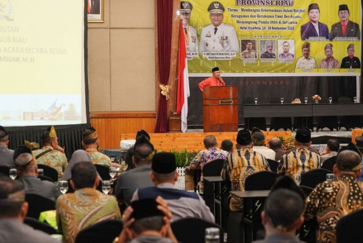Syamsuar Resmi Membuka Rakor dan Silaturahmi Forum Kerukunan Umat Beragama Regional Sumatera di Pekanbaru  