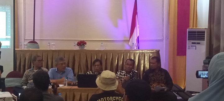 Sejumlah dosen yang dilaporkan rektor UIN Suska Riau ke polisi memberikan klarifikasi terkait tuduhan persekusi 