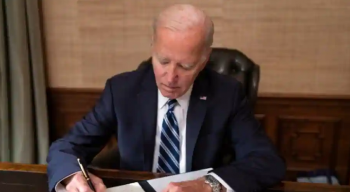 Presiden AS Joe Biden menandatangani RUU pendanaan sementara tepat sebelum batas waktu penutupan pemerintah /net