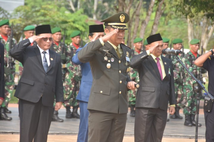 Ziarah makam pahlawan HUT TNI ke 78