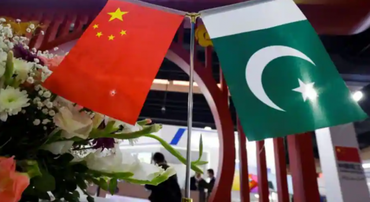 Bendera China dan Pakistan /Twitter