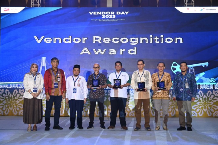 Empat perusahaan mitra kerja PT Pertamina Hulu Rokan  menerima penghargaan Vendor Recognition Award PHR 2023 pada Acara Vendor Day 2023 di Pekanbaru, Rabu (5/10/2023).