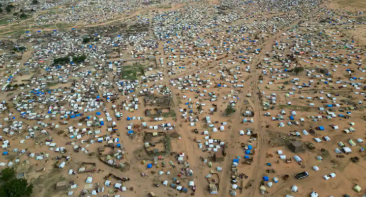 Gambar menunjukkan tempat penampungan sementara warga Sudan, yang melarikan diri dari konflik di wilayah Darfur, Sudan /Reuters