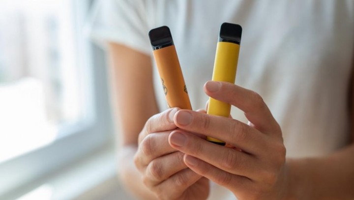 Menganggap Vape Bisa Bikin Stop Merokok, Wanita Umur 26 Malah Alami Kolaps Paru-paru  