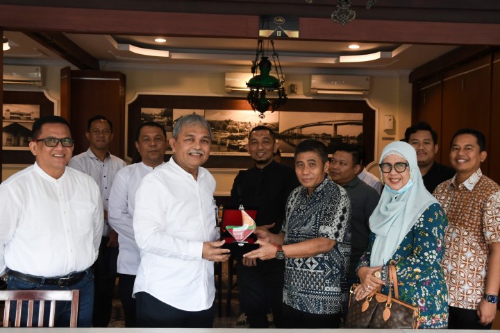 Pertemuan pengurus Hiswara Riau dengan pimpinan BRK Syariah