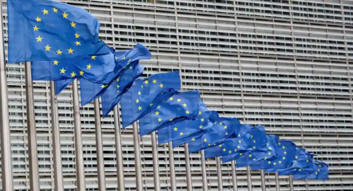 Bendera lambang Uni Eropa /Reuters