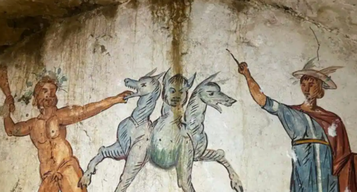 Dalam lukisan itu, Hercules terlihat berjuang melawan anjing berkepala tiga Hades, cerberus, dalam pekerjaan kedua belas dan terakhirnya /net