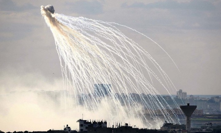 Israel Gunakan Bom Fostor Putih Beracun yang Dilarang Internasional Serang Gaza, Sebabkan Kematian. (Repbulika.co.id)