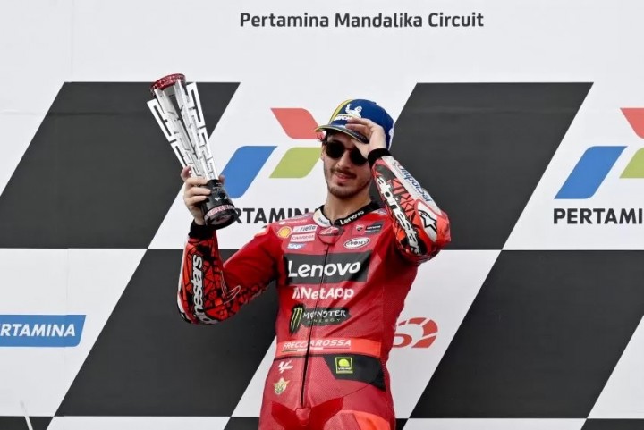 Potret Francesco Bagnaia Juarai MotoGP Mandalika 2023, Bungkam mulut yang sebut dia bakal kalah. (X/Foto)
