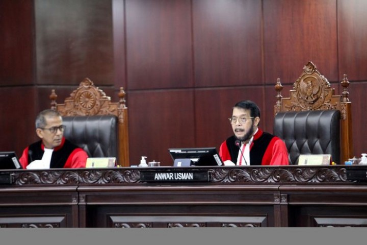 Anwar Usman Dinilai Ubah Hasil Putusan MK 180 Derajat, 2 Hakim Ini Ungkap Kejanggalan. (Tangkapan Layar mediaindonesia.com)