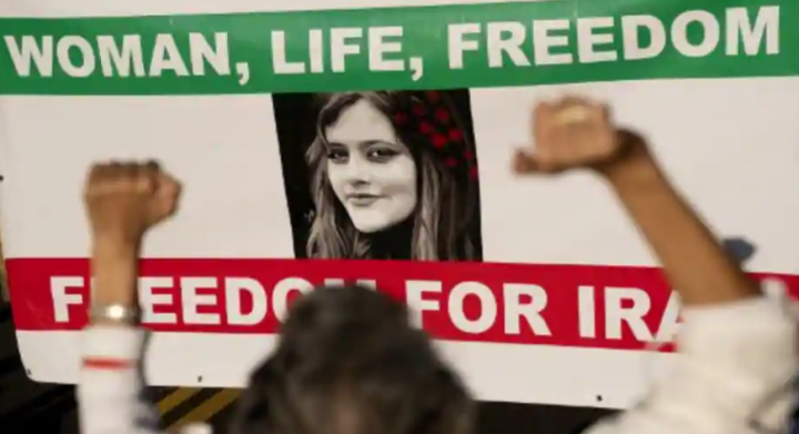 Gerakan 'Woman, Life, Freedom' dipicu oleh kematian Mahsa Amini, yang ditahan oleh polisi moral karena menentang undang-undang jilbab /net