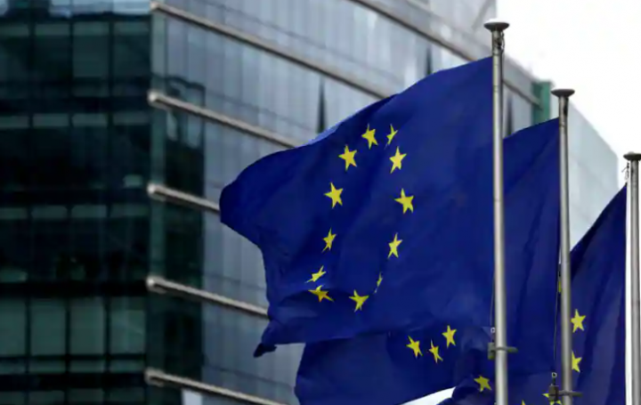 Bendera Eropa berkibar di luar markas Komisi Eropa di Brussels, Belgia 20 September 2023 /Reuters