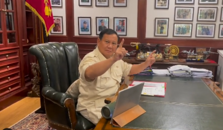 Prabowo goyang tangan. Sumber: Instagram