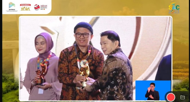LAZNAS PHR Raih Penghargaan Terbaik di Indonesia'a SDGs Action Award 2023. (Dok. PHR/Foto)