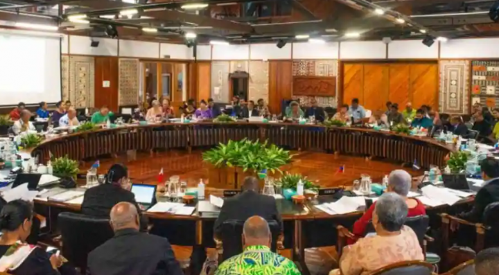 Didirikan pada tahun 1971, Forum Kepulauan Pasifik adalah organisasi kebijakan politik dan ekonomi utama di kawasan ini. Ini terdiri dari 18 anggota: negara-negara dari tiga sub-wilayah - Melanesia, Mikronesia dan Polinesia - serta Australia dan Selandia Baru /Forum Kepulauan Pasifik