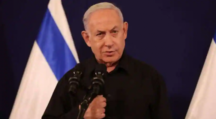 Perdana Menteri Israel Benjamin Netanyahu berbicara selama konferensi pers di pangkalan militer Kirya di Tel Aviv pada 28 Oktober 2023 /AFP