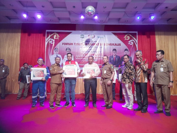 PT Pertamina Hulu Rokan (PHR) WK Rokan meraih penghargaan CSR Award dari Pemkab Bengkalis, penghargaan itu diserahkan Wakil Bupati Bengkalis Dr. H Bagus Santoso MP di Pakning, Kabupaten Bengkalis.