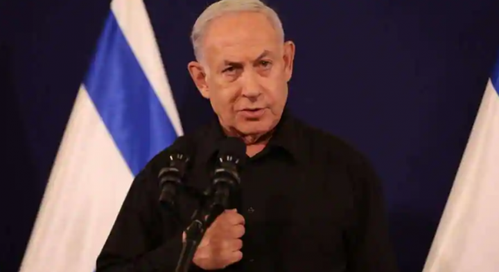 Perdana Menteri Israel Benjamin Netanyahu berbicara selama konferensi pers di pangkalan militer Kirya di Tel Aviv pada 28 Oktober 2023 di tengah pertempuran yang sedang berlangsung antara Israel dan kelompok Palestina Hamas /AFP