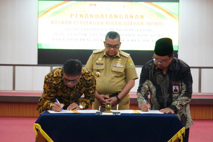 KPU dan Pemerintah Provinsi Riau Tandatangani NPHD Pilgub Riau 2024