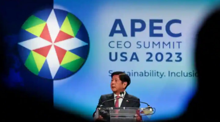 Ferdinand Marcos Jr., Presiden Filipina, berbicara di KTT CEO APEC /Reuters