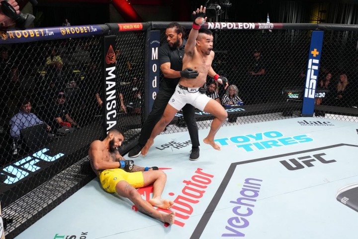 Laga Debut UFC Jeka Saragih Menang KO atas Lucas, Bawa Pulang Rp1,2 Miliar. (sportcorner.id/Foto)