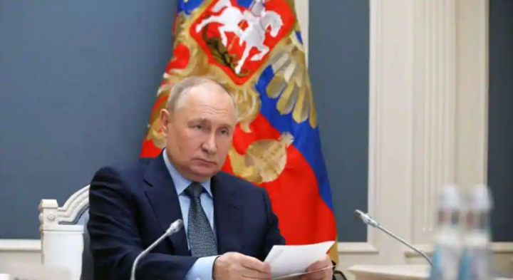 Presiden Rusia Vladimir Putin menghadiri KTT virtual G20 melalui tautan video di Moskow, Rusia, 22 November 2023 /Reuters