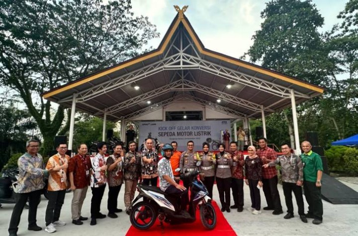 Wujudkan 'Emisi Nol Bersih', RAPP Pioneer Konversi Sepeda Motor Listrik di Luar Pulau Jawa