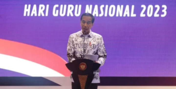 Jokowi Singgung soal Tingkat Stres Guru Tinggi: Hati-hati Pak Mendikbud. (CNNIndonesia/Foto)
