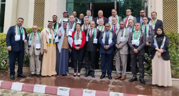 Hadir di Pusat Kebudayaan Arafat-Indira kedutaan Palestina adalah utusan Arab Saudi, Mesir, Maroko, Lebanon, Yordania, Yaman, Oman, Sudan, Djibouti, Aljazair, Suriah, Tunisia, bersama dengan diplomat dari Qatar dan Kuwait /WION