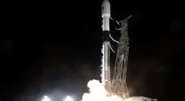 Roket SpaceX Falcon 9 mengerahkan satelit mata-mata Korea Selatan di orbit /X