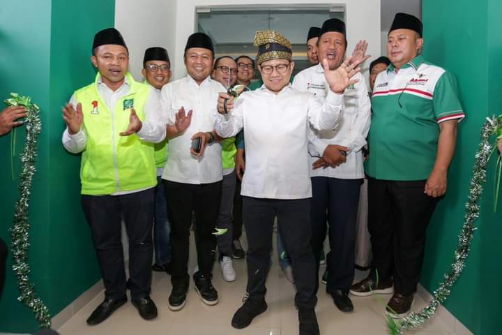 Ketua DPP PKB Muhaimin Iskandar meresmikan gedung kantor PKB Riau yang baru di jalan Parit Indah Pekanbaru 