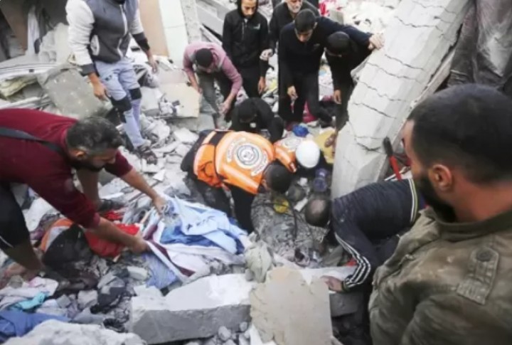 Zionis Bombardir Kompleks Perumahan di Jalur Gaza, 300 orang Diperkirakan Tewas (net)