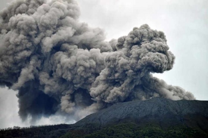 BNPB Sebut 8 Orang Pendaki Gunung Marapi Sumbar Sulit Dievakuasi, Ini Penyebabnya... (X/Foto)