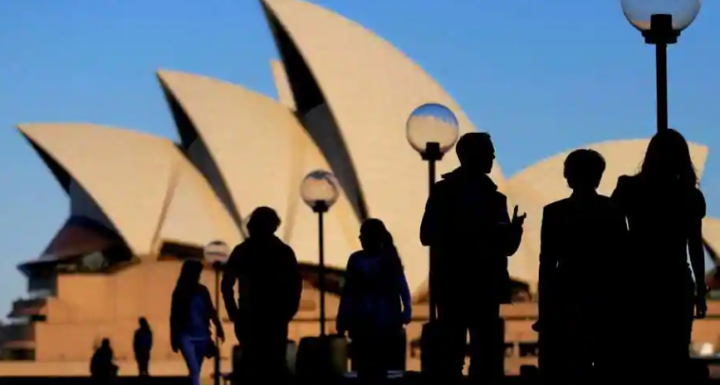 Perdana Menteri Anthony Albanese mengatakan bahwa jumlah migrasi Australia perlu dibawa kembali ke tingkat yang berkelanjutan, menambahkan bahwa sistemnya rusak /Reuters