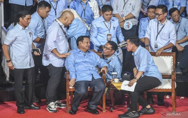 Prabowo-Gibran dalam debat pertama capres 2024. Sumber: borneonews.com