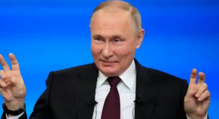 Presiden Rusia Vladimir Putin mengadakan konferensi pers akhir tahun di ruang pameran Gostiny Dvor di Moskow tengah pada 14 Desember 2023 /AFP