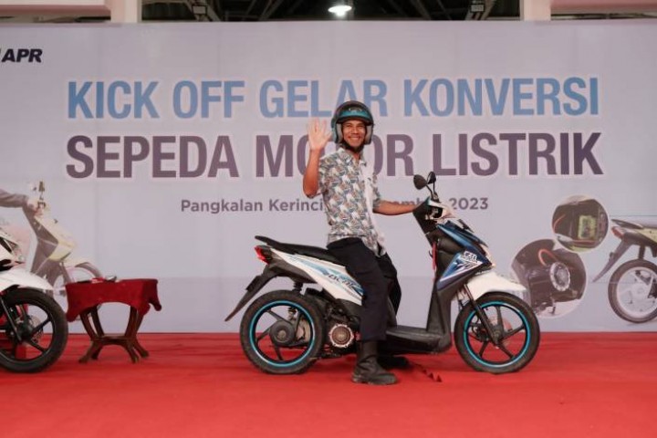 Peserta Perdana Konversi Motor Listrik RAPP, Ato Suarakan Semangat 'It starts with me!'