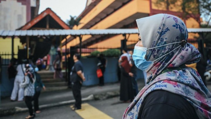 COVID-19 Ngegas Lagi, Malaysia Kembali Anjurkan Pakai Masker di Masjid