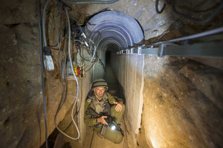 Potret salah satu terowongan Hamas yang berhasil di masuki oleh pasukan tentara Israel. (Dok.NPR/tangkapan layar 20/12/2023)