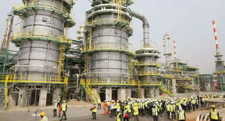 Salah satu kilang yang dioperasikan oleh perusahaan minyak negara Angola, Sonangol. Negara ini telah bentrok dengan Arab Saudi pada pertemuan OPEC atas upaya untuk menurunkan baseline produksinya /AFP