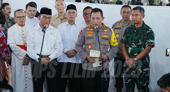 Kapolri Jenderal Polisi Drs. Listyo Sigit Prabowo, M. Si., memastikan seluruh rangkaian perayaan ibadah Natal tahun 2023 berjalan aman, nyaman, dan damai untuk seluruh masyarakat di Indonesia. (X/@DivHumas_Polri)