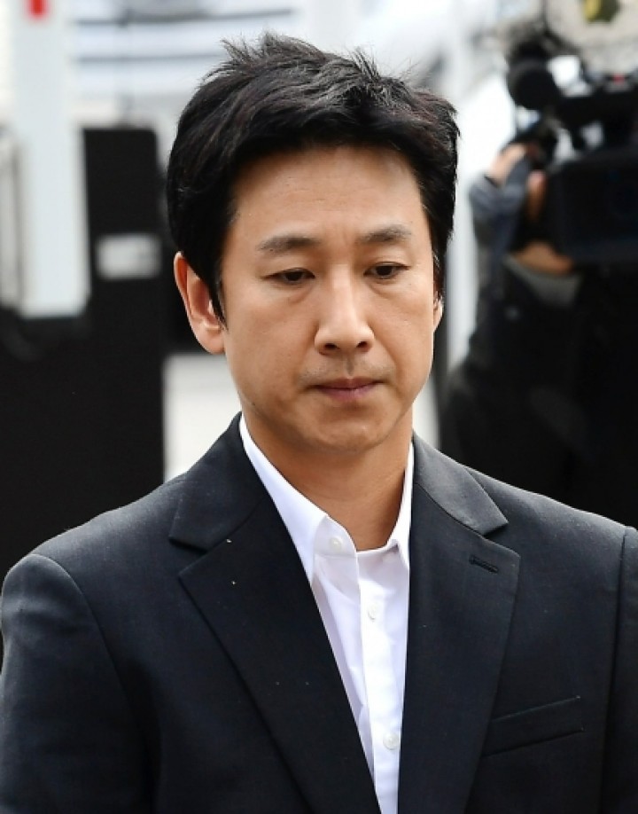 Lee Sun Kyun Keluhkan Ketidakadilan Investigasi Kasus Narkoba, Minta Tes Pendeteksi Kebohongan Sebelum Ditemukan Tewas. (naver.com)