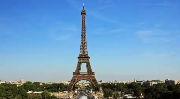 Menara Eiffel /net