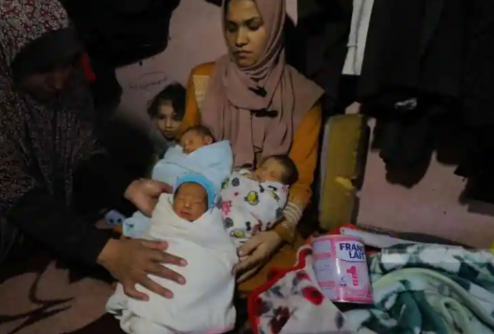 Dari empat bayi yang baru lahir, Mohammed terlalu rapuh untuk meninggalkan rumah sakit. Namun, untuk memberi ruang bagi pasien perang lainnya, Iman dan bayinya yang baru lahir harus meninggalkan fasilitas medis /X