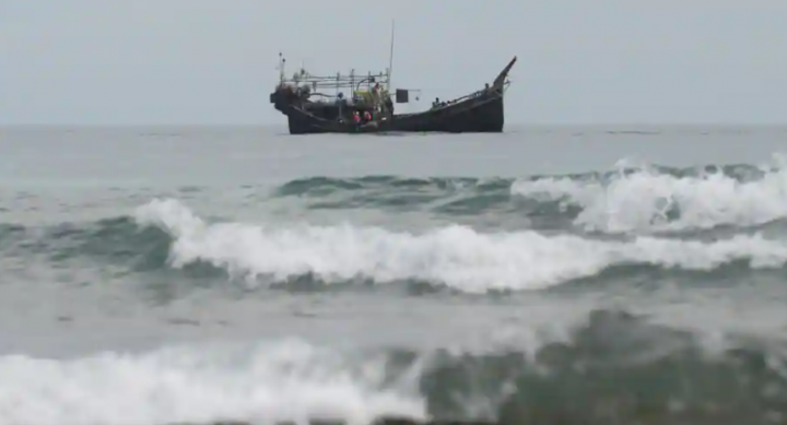 Perahu kayu yang membawa Rohingya pada 22 November 2023. Menurut PBB, lebih dari 1.500 Rohingya telah mendarat di Indonesia sejak November /Reuters