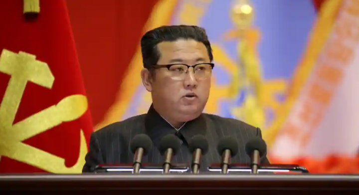 Pemimpin Korea Utara Kim Jong Un berbicara selama Konferensi Kedelapan Pendidikan Militer Tentara Rakyat Korea /Reuters