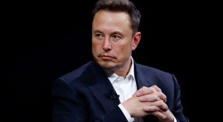 Elon Musk mengecam universitas karena sikap mereka terhadap antisemitisme /Reuters